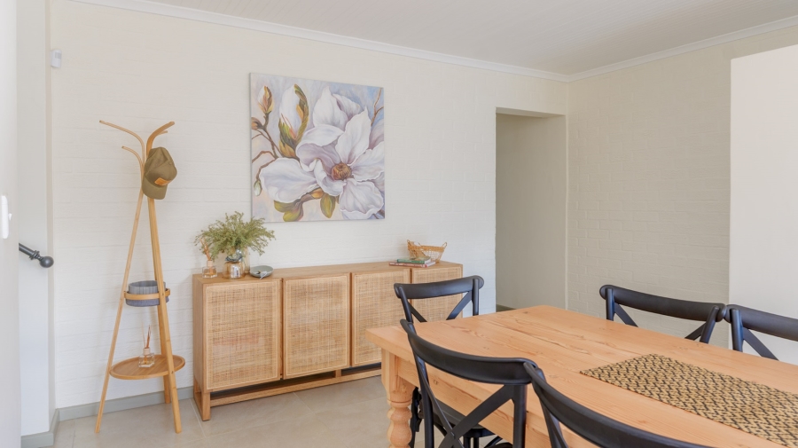 4 Bedroom Property for Sale in Struisbaai Western Cape